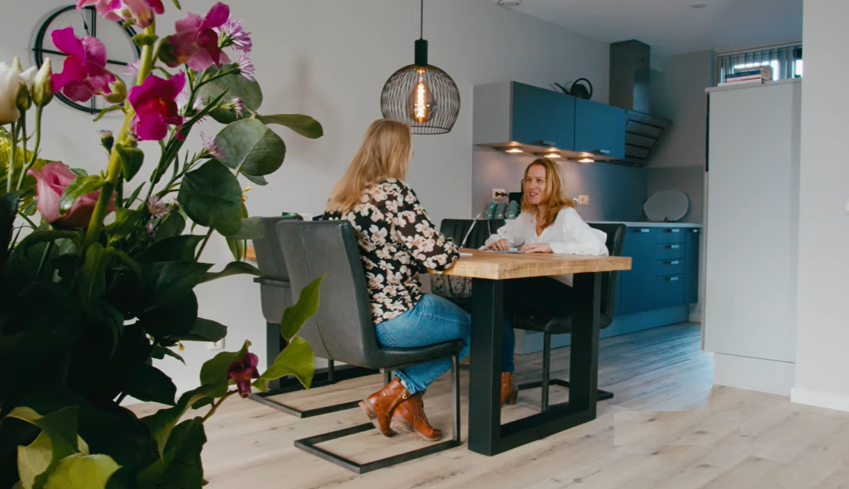 Sabine interviewt vrouw